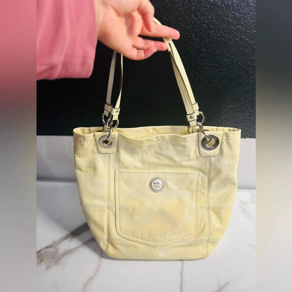 Women’s Vintage Coach Yellow tote bag in soft yellow and Tiffany blue inside